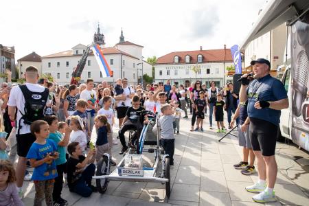 Deželak junak v Postojni (22)